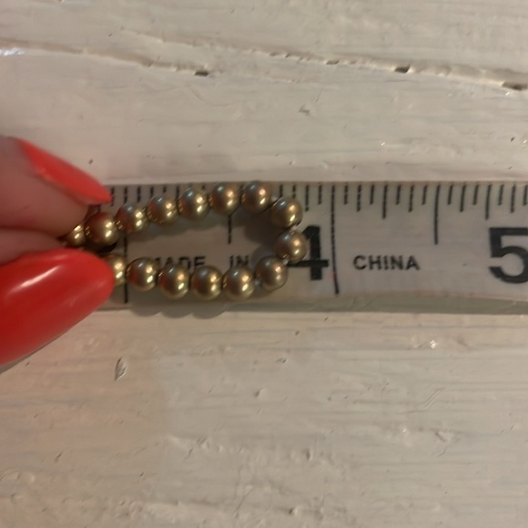 Vintage 8” gold tone stackable stretch bracelet w/solid metal shell charm - Picture 10 of 11